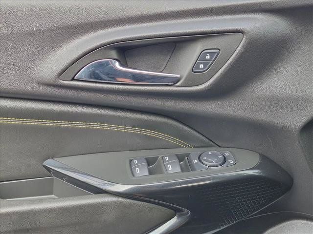 Used 2025 Chevrolet Trax LT FWD image 11