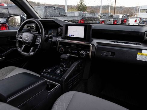 Used 2025 Toyota Tacoma SR5 image 33