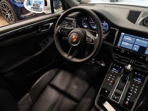 Used 2024 Porsche Macan image 10