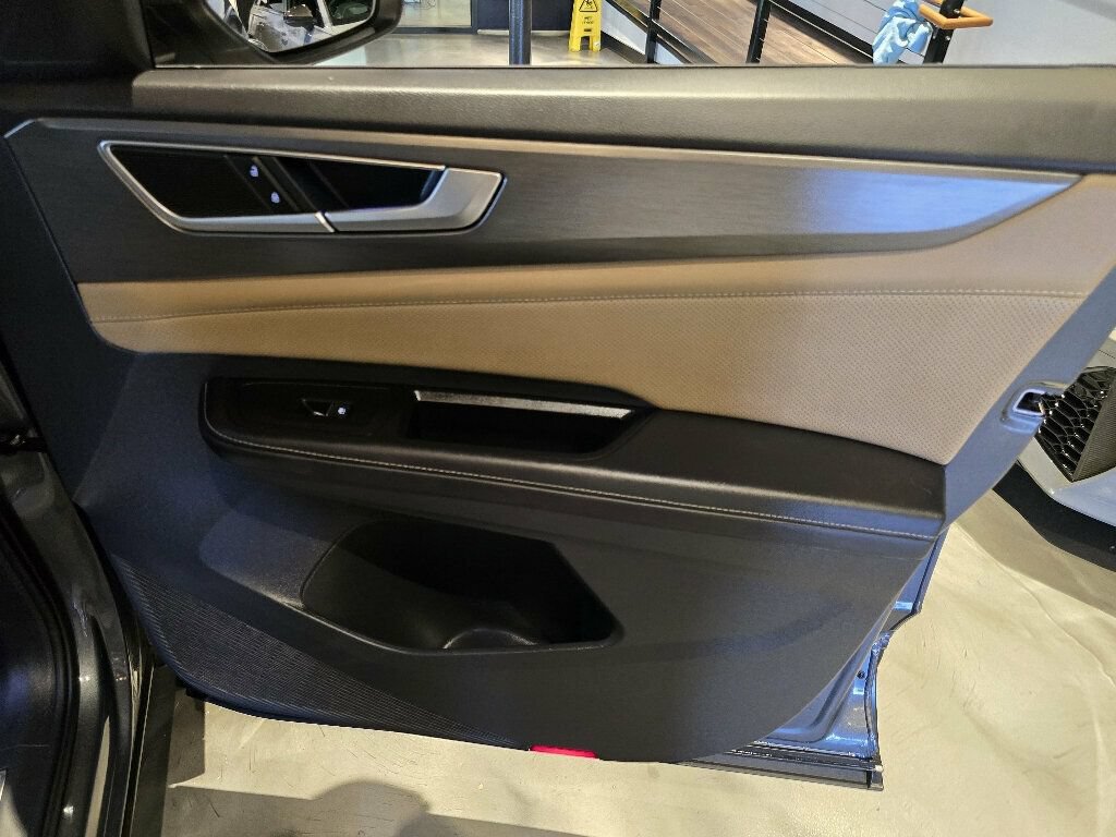 Used 2024 Volkswagen Atlas Cross Sport SE w/ Panoramic Sunroof Package FWD image 29