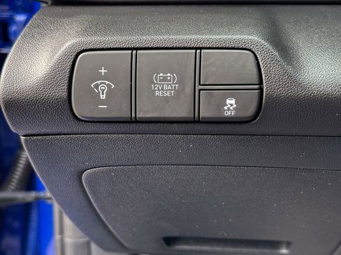 Used 2025 Hyundai Elantra Limited image 34