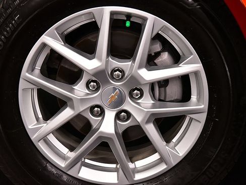 Used 2024 Chevrolet Equinox LT AWD/4WD image 9