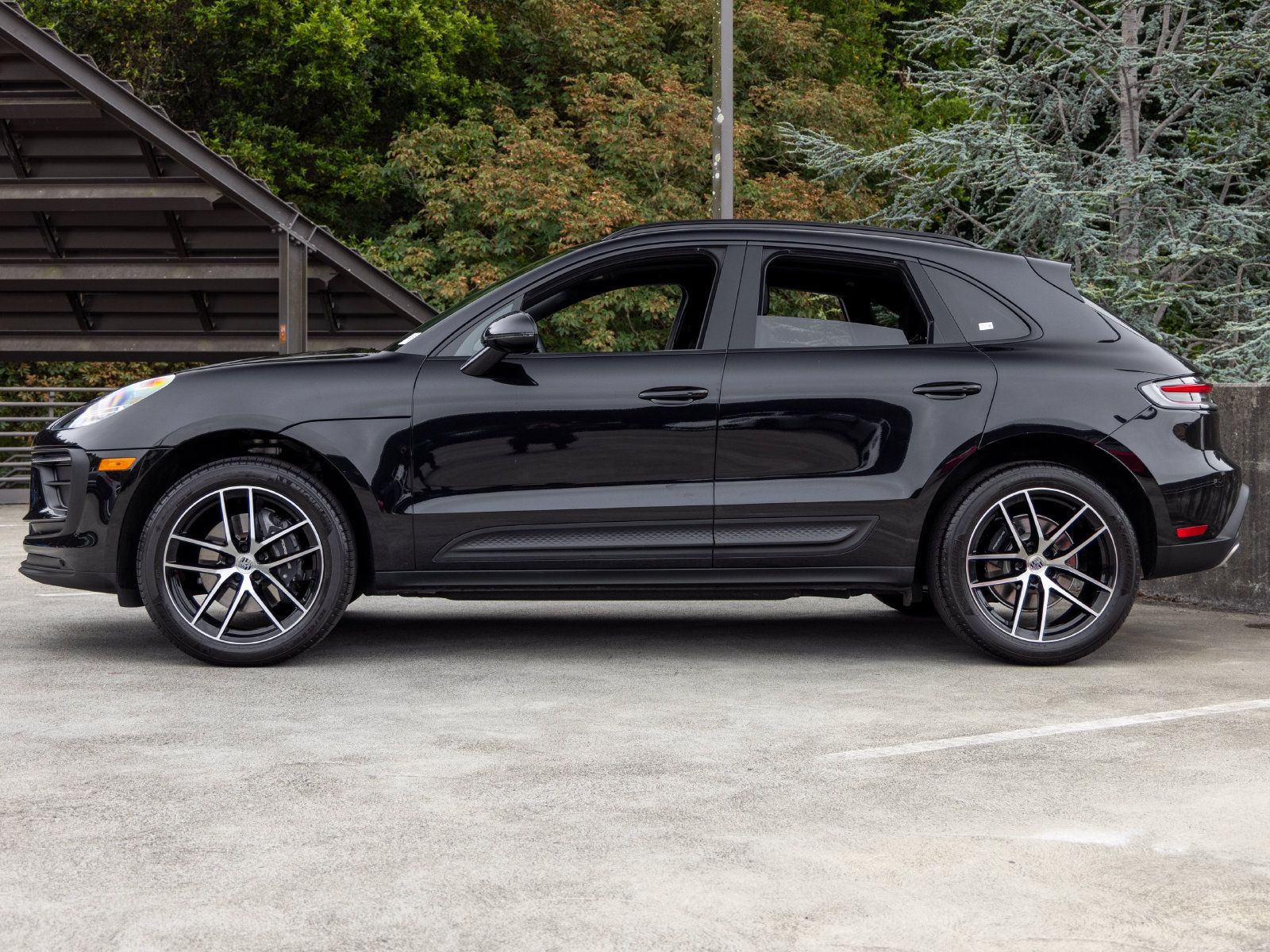 Used 2026 Porsche Macan AWD/4WD image 2