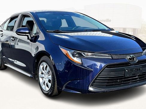 Used 2023 Toyota Corolla LE image 3