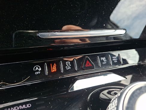 Used 2025 Jeep Wagoneer L 4WD image 25