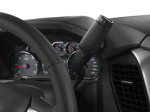 Used 2016 Chevrolet Suburban LT w/ LT Signature Package AWD/4WD image 8