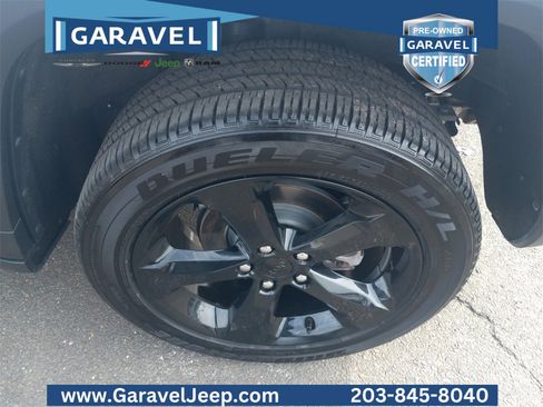 Used 2025 Jeep Grand Cherokee Altitude image 28