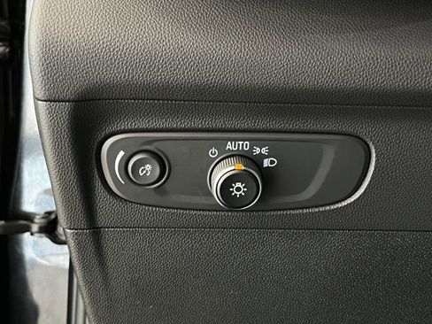 Certified 2023 Buick Envision Essence w/ Sport Touring Package image 18