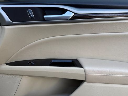 Used 2013 Ford Fusion SE FWD image 21