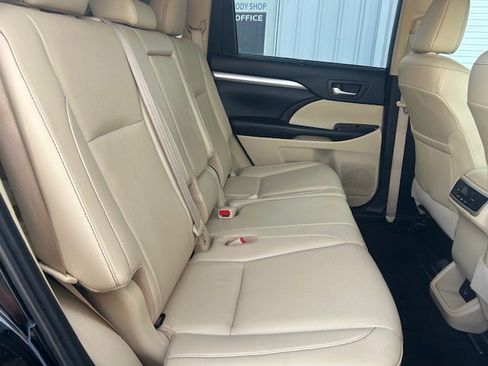 Used 2019 Toyota Highlander XLE image 9