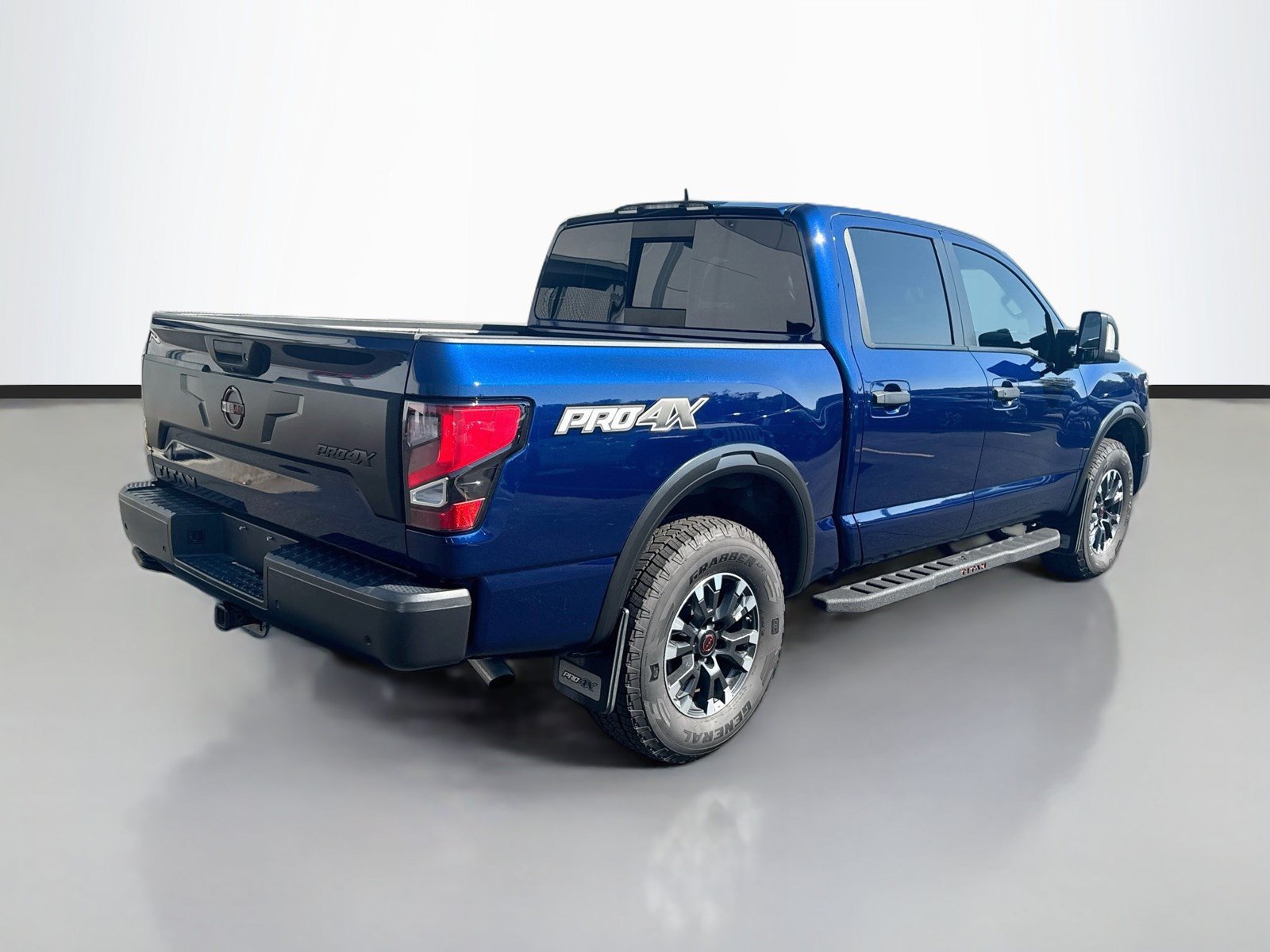 Used 2024 Nissan Titan PRO-4X w/ Pro-4x Convenience Package AWD/4WD image 7