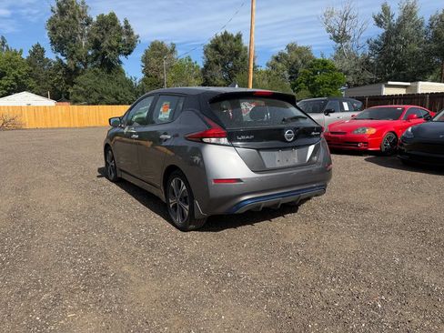 Used 2018 Nissan Leaf SV w/ SV Technology Package FWD image 3