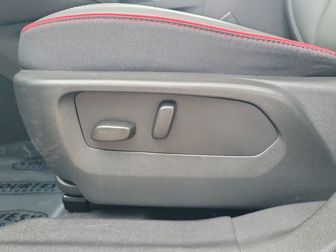 Used 2023 Buick Envision Essence w/ Technology Package I image 22