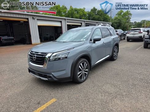 Used 2023 Nissan Pathfinder Platinum w/ Cargo Package AWD/4WD image 1