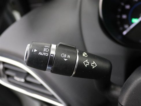 Used 2018 Jaguar F-PACE Premium image 32