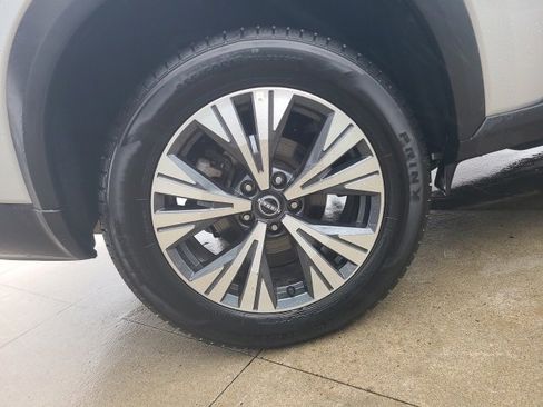 Used 2023 Nissan Rogue SV image 10