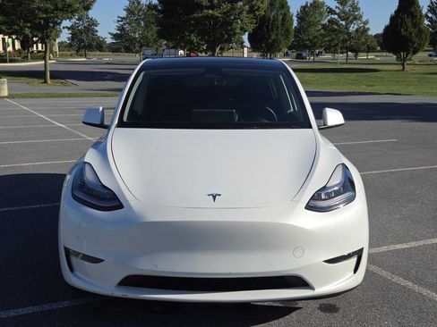 Used 2022 Tesla Model Y Long Range AWD/4WD image 2