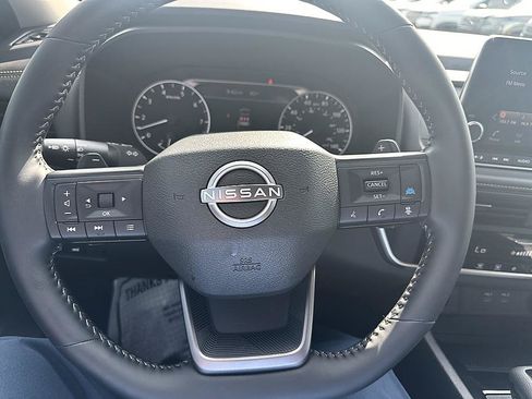 Certified 2025 Nissan Rogue SV FWD image 23