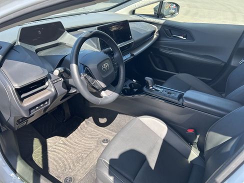 Used 2025 Toyota Prius XLE image 9