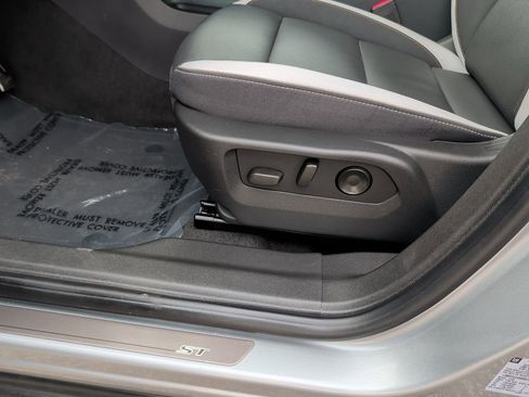 Certified 2025 Buick Envision Sport Touring image 13