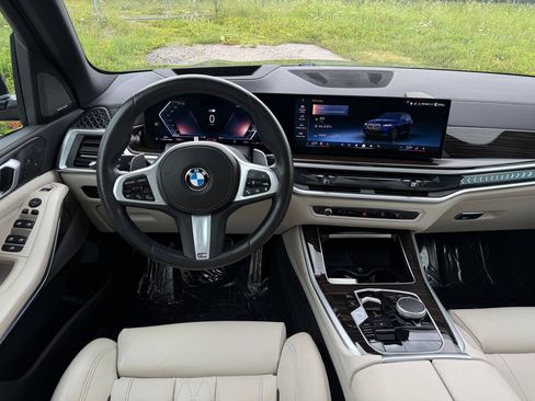 Used 2025 BMW X5 xDrive40i w/ M Sport Package AWD/4WD image 22