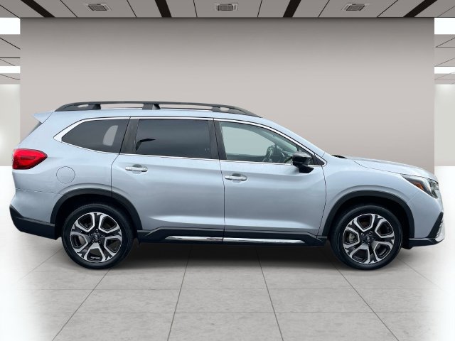 Used 2024 Subaru Ascent Touring AWD/4WD image 2