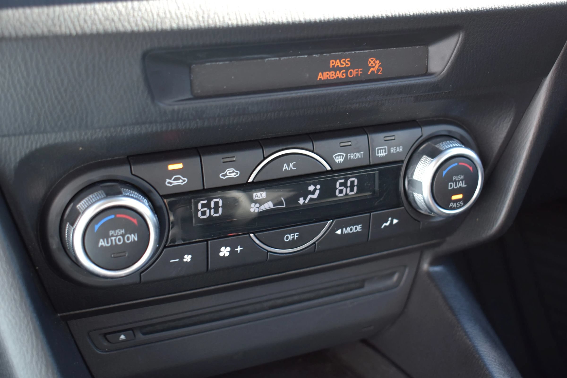 Used 2016 MAZDA MAZDA3 i Touring w/ Popular Equipment Package FWD image 27