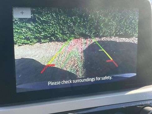 Used 2022 Ford Escape SE w/ SE Sport Appearance Package image 10