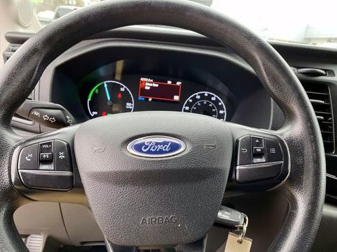 Used 2022 Ford E-Transit 148 High Roof image 17