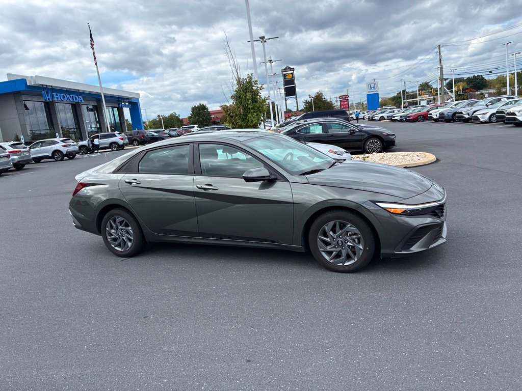 Used 2024 Hyundai Elantra SEL FWD image 4