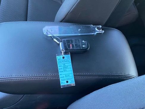 Used 2018 Jeep Grand Cherokee Laredo image 33