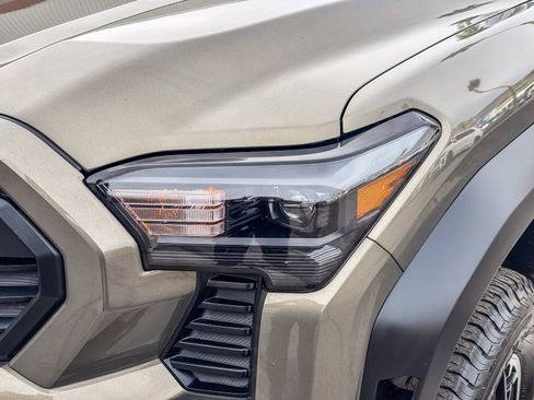 Certified 2025 Toyota Tacoma TRD Off-Road image 9