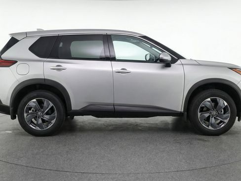 Used 2025 Nissan Rogue SV image 11
