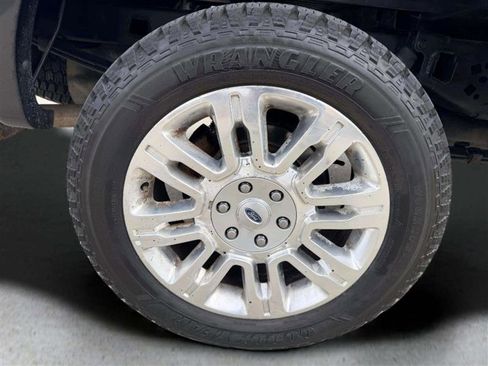 Used 2014 Ford F150 Platinum image 17