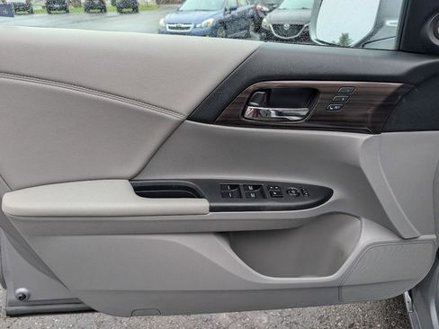 Used 2017 Honda Accord EX-L image 39