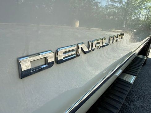 Used 2019 GMC Sierra 2500 Denali w/ Duramax Plus Package AWD/4WD image 11
