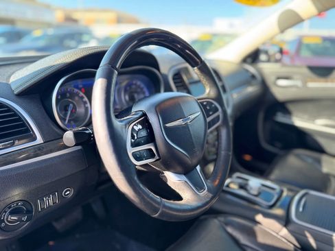 Used 2020 Chrysler 300 Limited image 16