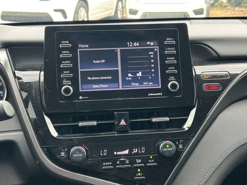 Used 2022 Toyota Camry LE FWD image 18