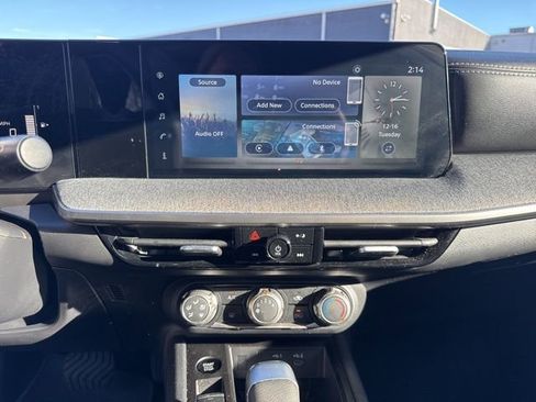 Used 2025 Nissan Kicks SV image 17