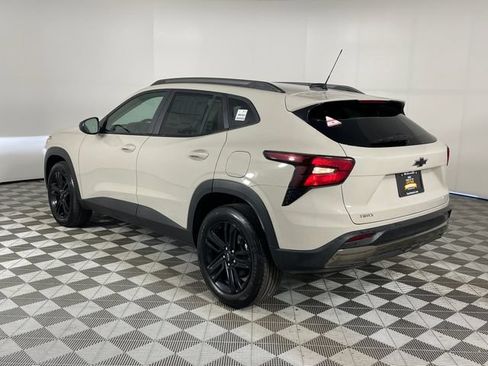 New 2026 Chevrolet Trax ACTIV w/ Sunroof Package FWD image 8