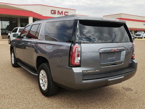 Used 2018 GMC Yukon XL SLT AWD/4WD image 3
