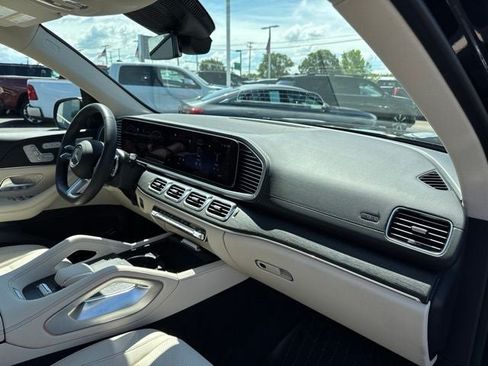 Used 2025 Mercedes-Benz GLS 450 4MATIC image 30