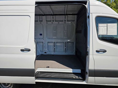 Used 2025 Mercedes-Benz Sprinter 2500 image 14