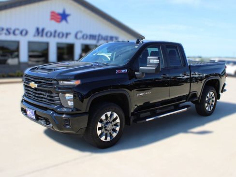 Used 2024 Chevrolet Silverado 2500 Custom w/ Custom Convenience Package AWD/4WD image 1