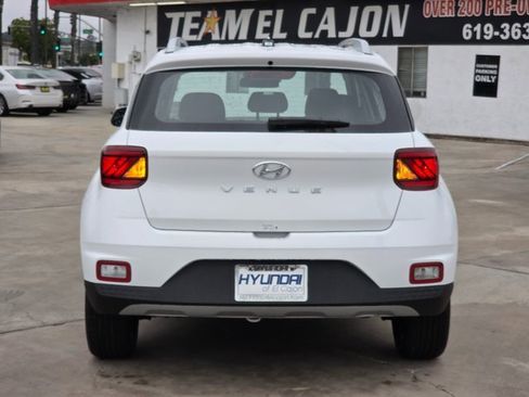 New 2025 Hyundai Venue SEL image 6