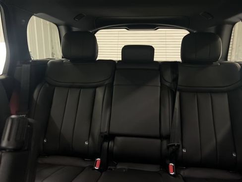Used 2025 Land Rover Range Rover SE AWD/4WD image 11