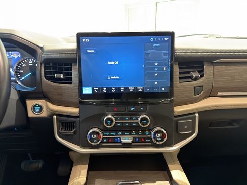Used 2022 Ford Expedition Limited AWD/4WD image 18