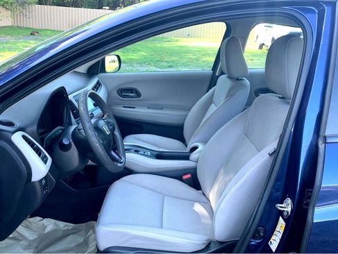 Used 2017 Honda HR-V LX image 11