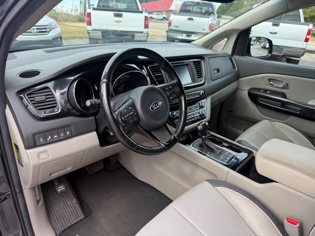 Used 2016 Kia Sedona SX FWD image 10