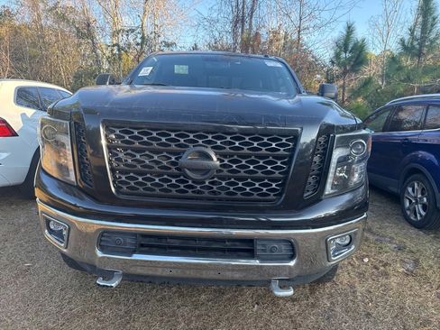 Used 2019 Nissan Titan SL w/ Midnight Edition image 8